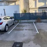 Le Corbeau Et Le Homard Apartman