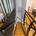 Le Corbeau Et Le Homard Apartman