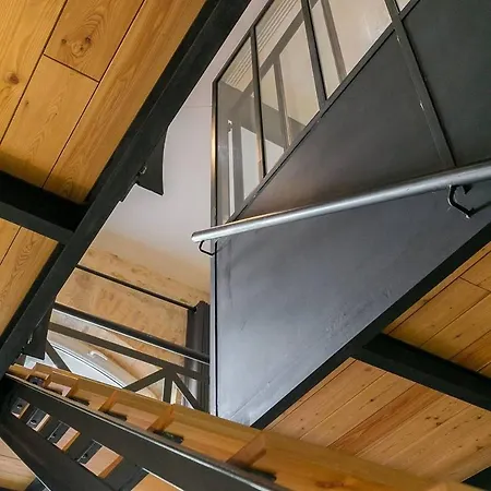 Le Corbeau Et Le Homard Apartment