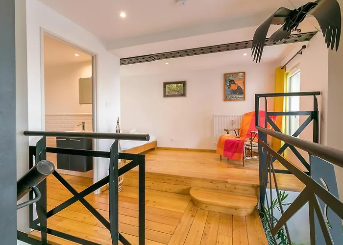 Le Corbeau Et Le Homard, Un Vrai Havre De Paix Dijon